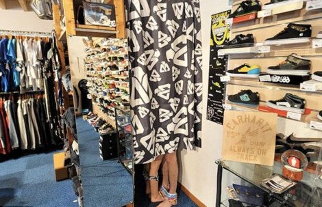 Το store view της Google «συνέλαβε» ζευγάρι να κάνει σεξ σε δοκιμαστήριο ρούχων [εικόνες] | iefimerida.gr 0