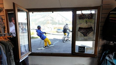 Το store view της Google «συνέλαβε» ζευγάρι να κάνει σεξ σε δοκιμαστήριο ρούχων [εικόνες] | iefimerida.gr 1