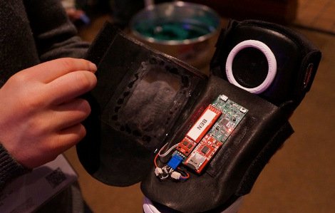 Παπούτσι που «μιλάει» δημιούργησε η Google [εικόνες & βίντεο] | iefimerida.gr 1