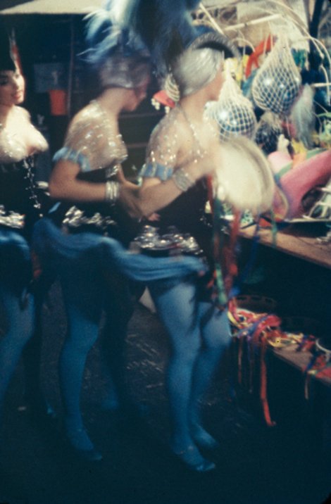 Πίσω από τα φώτα: Πώς ήταν η ζωή των κοριτσιών στα καμπαρέ της Νέας Υόρκης το 1958 [εικόνες] | iefimerida.gr 7