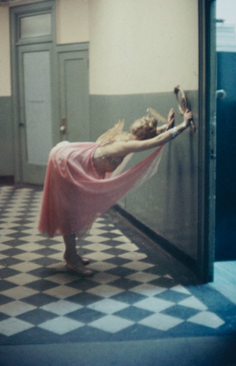 Πίσω από τα φώτα: Πώς ήταν η ζωή των κοριτσιών στα καμπαρέ της Νέας Υόρκης το 1958 [εικόνες] | iefimerida.gr 9