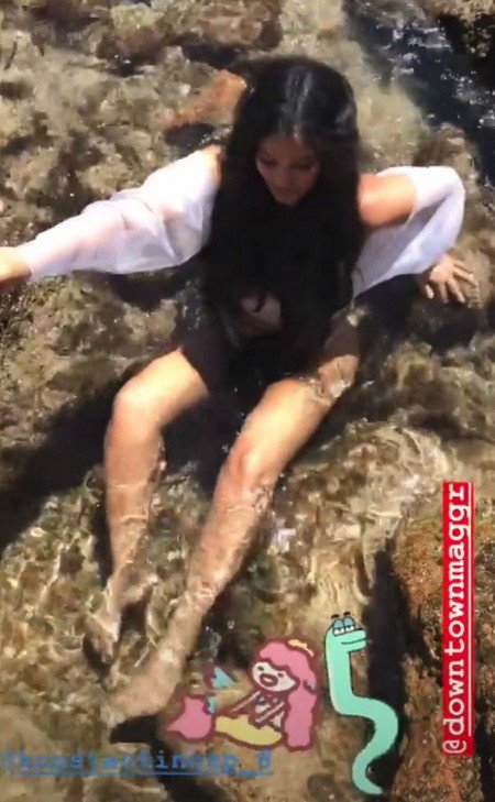 Αποκαμωμένη γοργόνα -Η Μαρία Κορινθίου πεσμένη στα βράχια [εικόνες] | iefimerida.gr 0