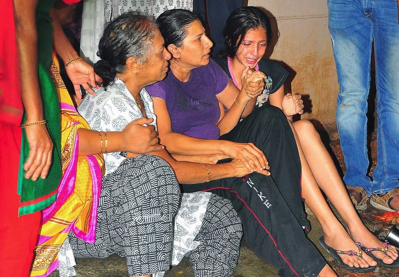 Δολοφονήθηκε γνωστή δημοσιογράφος στην Ινδία- Την πυροβόλησαν έξω από το σπίτι της [εικόνες] | iefimerida.gr 1