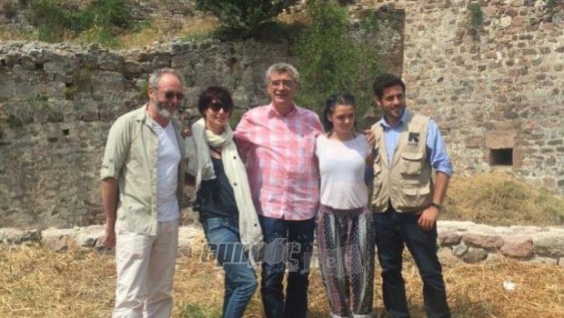 Οι ήρωες του «Game of Thrones» στην Λέσβο -Κοντά στους πρόσφυγες [εικόνες] | iefimerida.gr 0