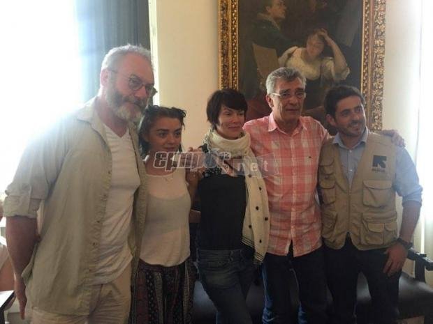 Οι ήρωες του «Game of Thrones» στην Λέσβο -Κοντά στους πρόσφυγες [εικόνες] | iefimerida.gr 1