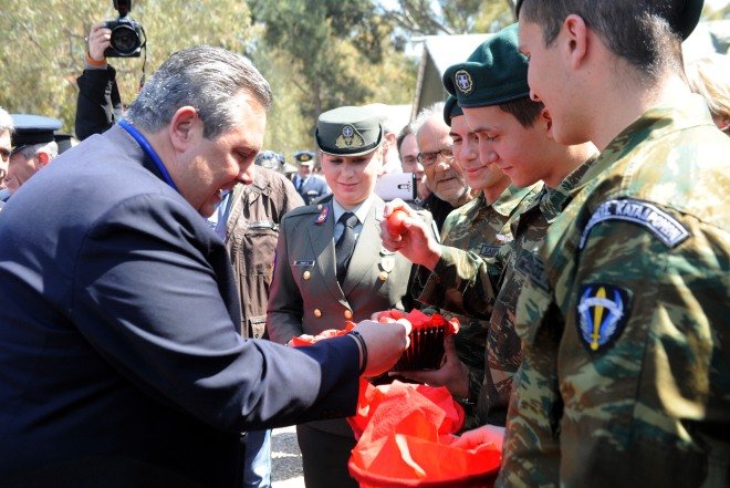13 φωτογραφίες από το πασχαλινό γλέντι του Πάνου Καμμένου [εικόνες] | iefimerida.gr 4