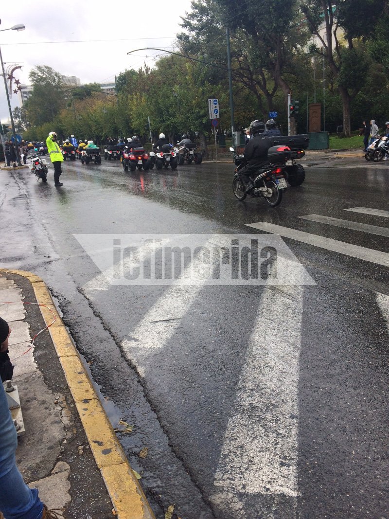 Στους δρόμους της Αθήνας οι «γουρούνες» -Διαμαρτυρία για τον νέο ΚΟΚ με μοτοπορεία υπό βροχή [εικόνες] | iefimerida.gr 3
