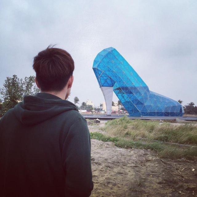 Σχεδίασαν εκκλησία σε σχήμα γόβας, ύψους 17 μέτρων για να προσελκύσουν γυναίκες [εικόνες] | iefimerida.gr 0