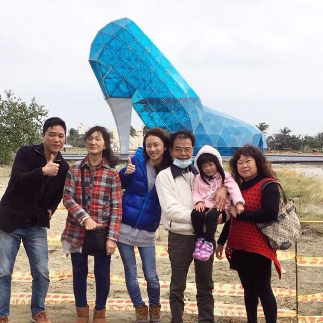 Σχεδίασαν εκκλησία σε σχήμα γόβας, ύψους 17 μέτρων για να προσελκύσουν γυναίκες [εικόνες] | iefimerida.gr 2