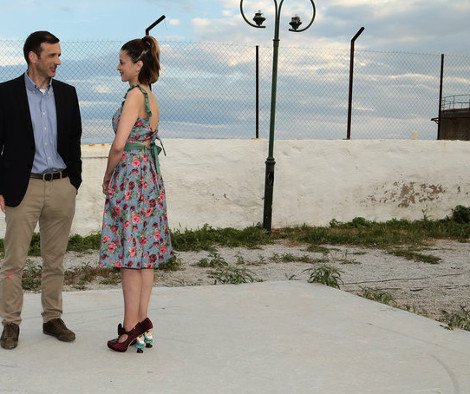 Η υποψήφια του Ποταμιού με τις εκκεντρικές γόβες και το λουλουδέ φόρεμα που εντυπωσίασε στο Κερατσίνι [εικόνες] | iefimerida.gr 4