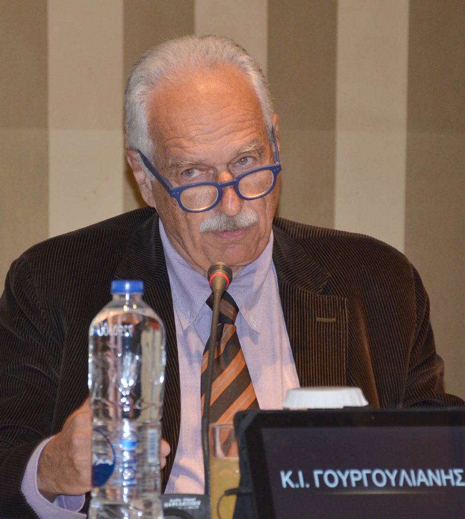 Ο Κ. Γουργουλιάνης είναι Διευθυντής Πνευμονολογικής Κλινικής του Πανεπιστημίου Θεσσαλίας, τέως πρύτανης του Πανεπιστημίου Θεσσαλίας.