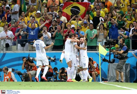 Οταν η Εθνική Ομάδα απογείωσε όλη την Ελλάδα -Καρέ καρέ η πρόκριση άθλος στους «16» [εικόνες] | iefimerida.gr 10