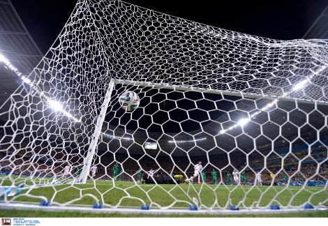 Οταν η Εθνική Ομάδα απογείωσε όλη την Ελλάδα -Καρέ καρέ η πρόκριση άθλος στους «16» [εικόνες] | iefimerida.gr 20