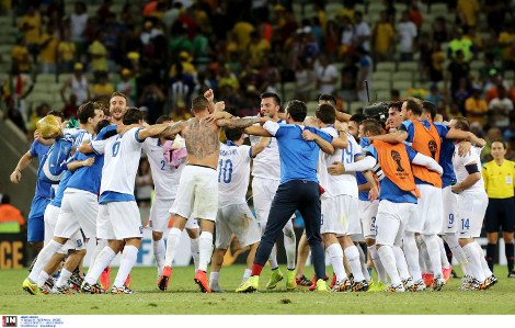 Οταν η Εθνική Ομάδα απογείωσε όλη την Ελλάδα -Καρέ καρέ η πρόκριση άθλος στους «16» [εικόνες] | iefimerida.gr 25