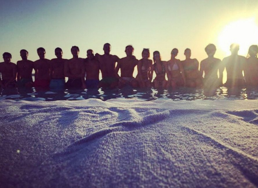 Η εγγονή της Γκρέις Κέλι άφησε το Μονακό για τη Μύκονο -Διακοπές με το αγόρι της [εικόνες] | iefimerida.gr 8