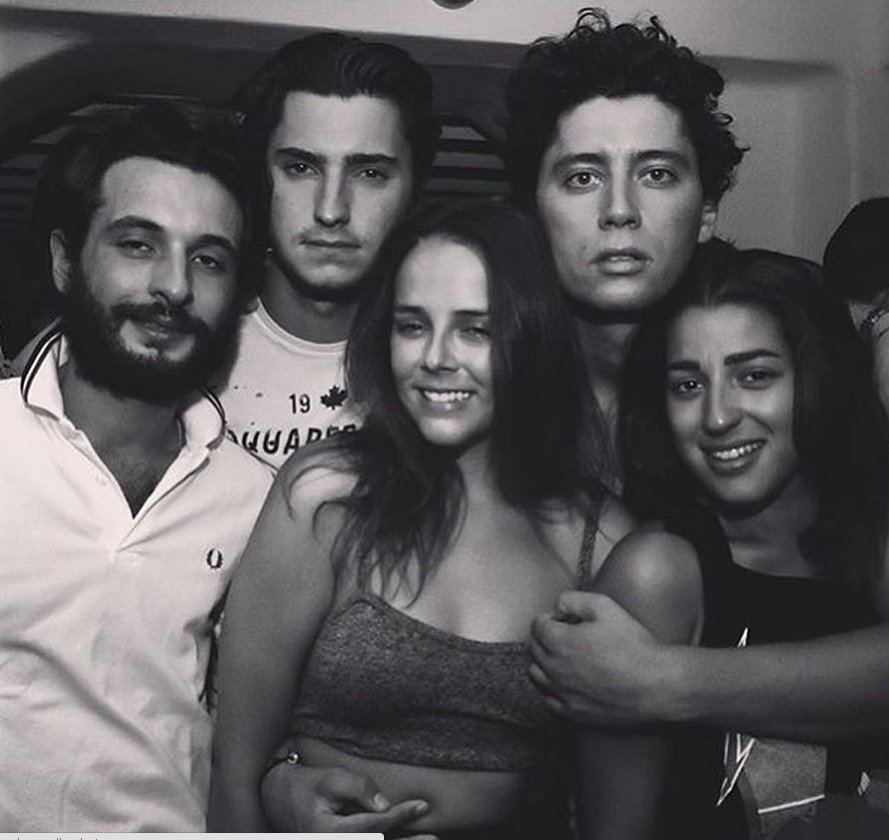 Η εγγονή της Γκρέις Κέλι άφησε το Μονακό για τη Μύκονο -Διακοπές με το αγόρι της [εικόνες] | iefimerida.gr 10