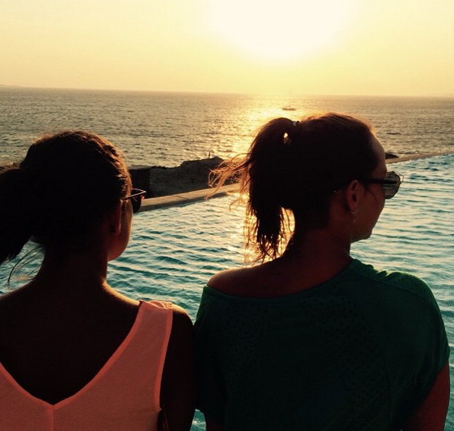 Η εγγονή της Γκρέις Κέλι άφησε το Μονακό για τη Μύκονο -Διακοπές με το αγόρι της [εικόνες] | iefimerida.gr 11