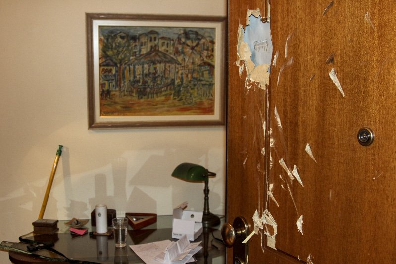 Ντου αναρχικών σε γραφείο συμβολαιογράφου -Το έκαναν γυαλιά-καρφιά [εικόνες] | iefimerida.gr 1