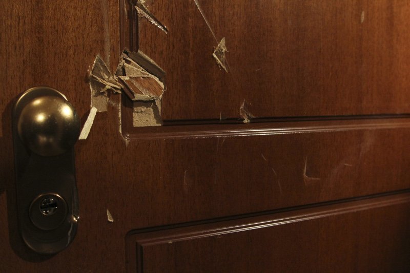 Ντου αναρχικών σε γραφείο συμβολαιογράφου -Το έκαναν γυαλιά-καρφιά [εικόνες] | iefimerida.gr 2