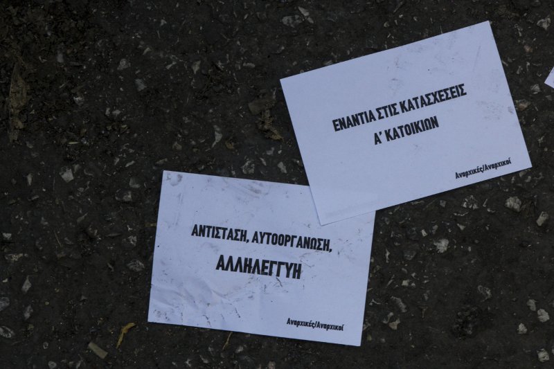 Ντου αναρχικών σε γραφείο συμβολαιογράφου -Το έκαναν γυαλιά-καρφιά [εικόνες] | iefimerida.gr 6