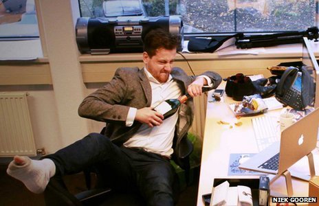  Ανεργος βρήκε δουλειά με τον πιο απίστευτο τρόπο -Πώς «πούλησε» τον εαυτό του γοητεύοντας 50 εργοδότες [εικόνες] | iefimerida.gr 1