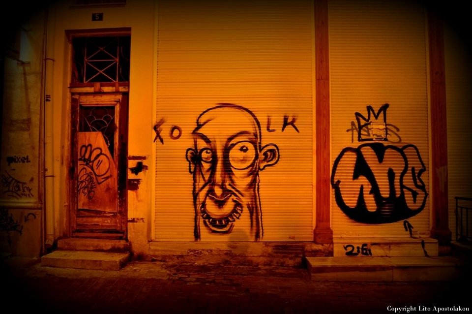 Οδοιπορικό του γαλλικού πρακτορείου: Ακόμα και τα γκράφιτι είναι οργισμένα στους δρόμους της Αθήνας [εικόνες] | iefimerida.gr 3