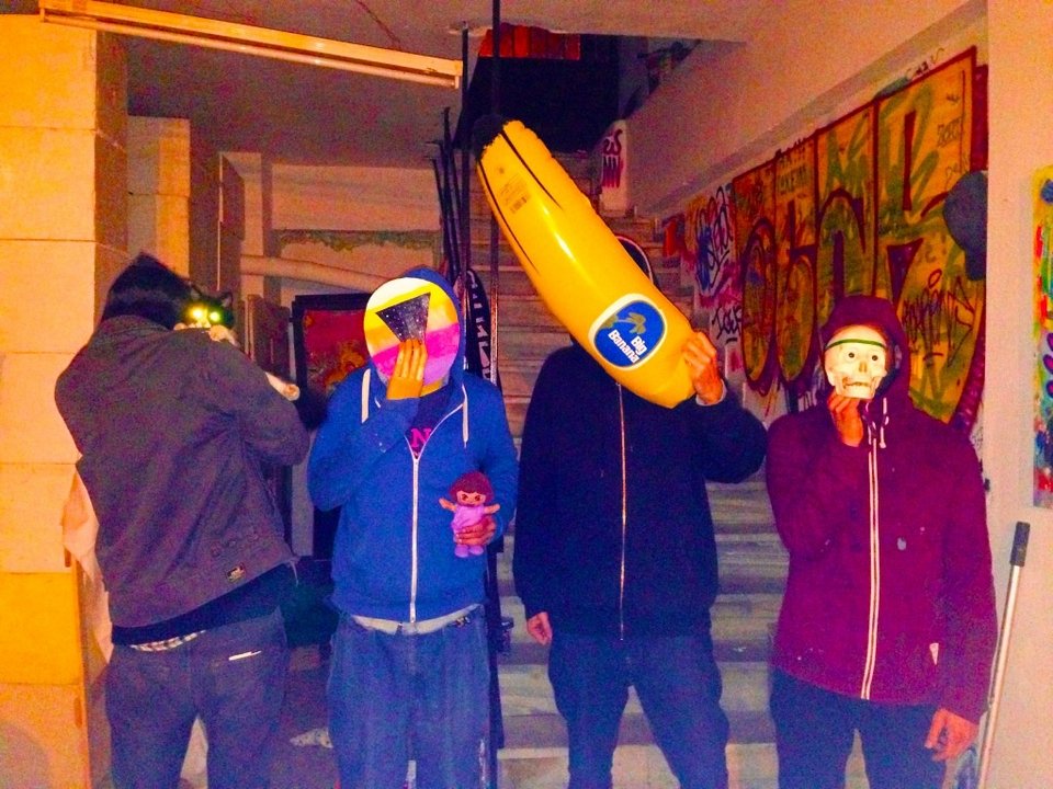 Αυτοί είναι οι γκραφιτάδες που γράφουν στους τοίχους της Αθήνας τη λέξη λάθος «λάθως» [εικόνες] | iefimerida.gr 0