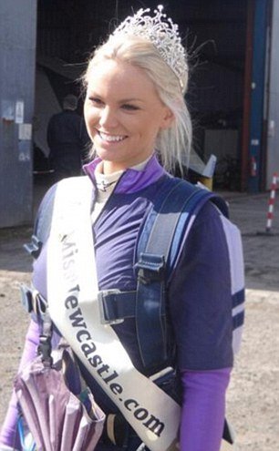 Ποδοσφαιριστής είπε στην κοπέλα του ότι πάει διακοπές και παντρεύτηκε κρυφά άλλη γυναίκα στο Παρίσι [εικόνες] | iefimerida.gr 0