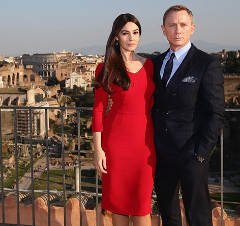 Και ξαφνικά... ερωτεύτηκαν: Η Μόνικα Μπελούτσι και ο Ντάνιελ Κρεγκ είναι το πιο εκρηκτικό ζευγάρι της σόουμπιζ [εικόνες] | iefimerida.gr 1