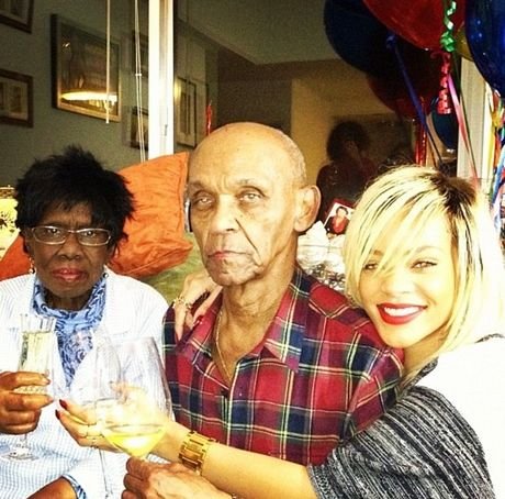 Η Ριάνα έχει την πιο cool γιαγιά στην ιστορία της R’n’B [εικόνες] | iefimerida.gr 2