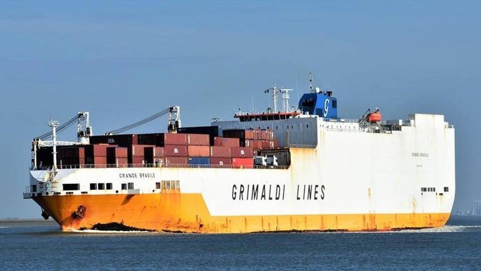 Χλιδή στον βυθό -Βούλιαξε πλοίο με 2.000 Porsche και Audi [βίντεο] | iefimerida.gr 1