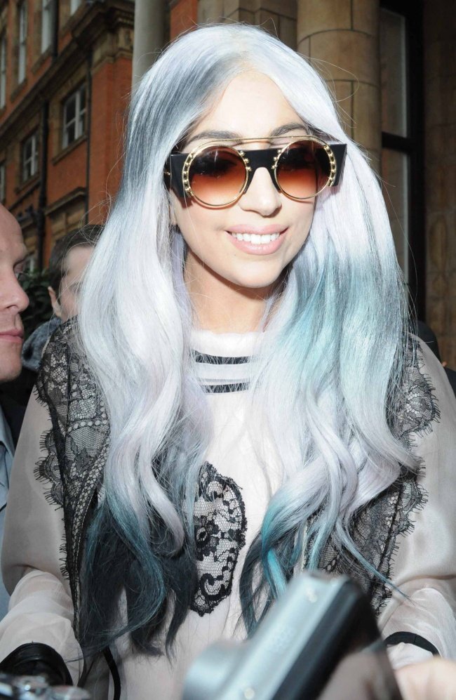 Διάσημο μοντέλο απέκτησε τα μοδάτα μαλλιά της γιαγιάς [εικόνες] | iefimerida.gr 0