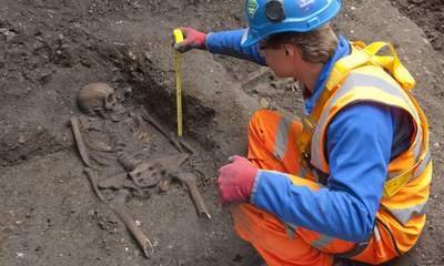 Ομαδικός τάφος από την επιδημία της πανώλης ανακαλύφθηκε στο Λονδίνο [εικόνες] | iefimerida.gr 0