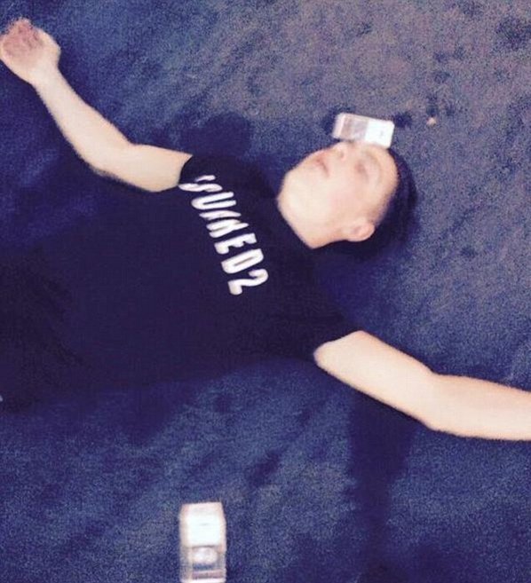 Ποδοσφαιριστής της Πρέμιερ έπεσε αναίσθητος στο δρόμο από κατανάλωση αλκοόλ [εικόνες] | iefimerida.gr 0