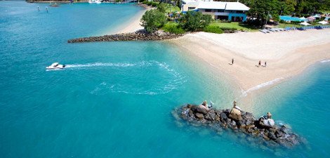 Το χλιδάτο κατάφυτο νησί με το ξενοδοχείο των 300 δωματίων που βγαίνει προς πώληση αντί 60 εκατ. [εικόνες]  | iefimerida.gr 0