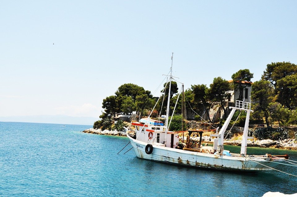 Στη Σκιάθο την Πρωτοχρονιά οι καλικάτζαροι κάνουν απόβαση στο νησί | iefimerida.gr 1