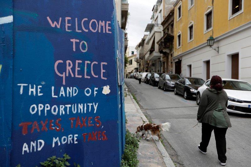 Στα γκράφιτι θα δεις την οργή μιας χαμένης γενιάς νέων ανθρώπων που ακόμη αισθάνονται ότι δεν έχουν καμία ελπίδα για δουλειά.