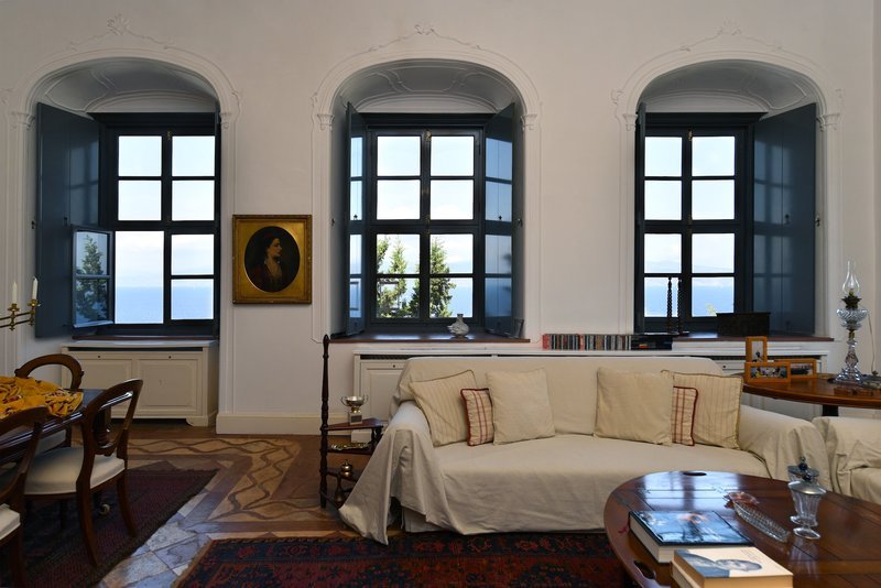 Grande Dame: Ενα από τα ωραιότερα σπίτια της Ελλάδας, η συγκλονιστική κατοικία του Μιαούλη στην Υδρα, πωλείται για 4,5 εκατ. ευρώ [εικόνες] | iefimerida.gr 11