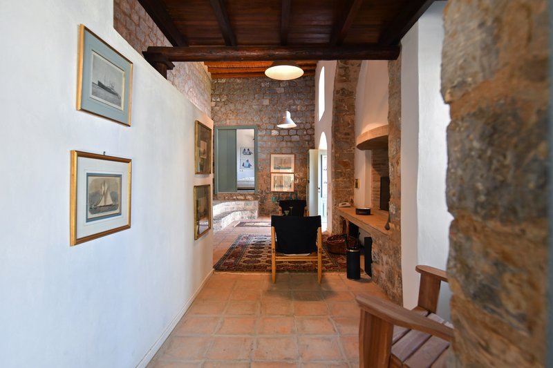 Grande Dame: Ενα από τα ωραιότερα σπίτια της Ελλάδας, η συγκλονιστική κατοικία του Μιαούλη στην Υδρα, πωλείται για 4,5 εκατ. ευρώ [εικόνες] | iefimerida.gr 14