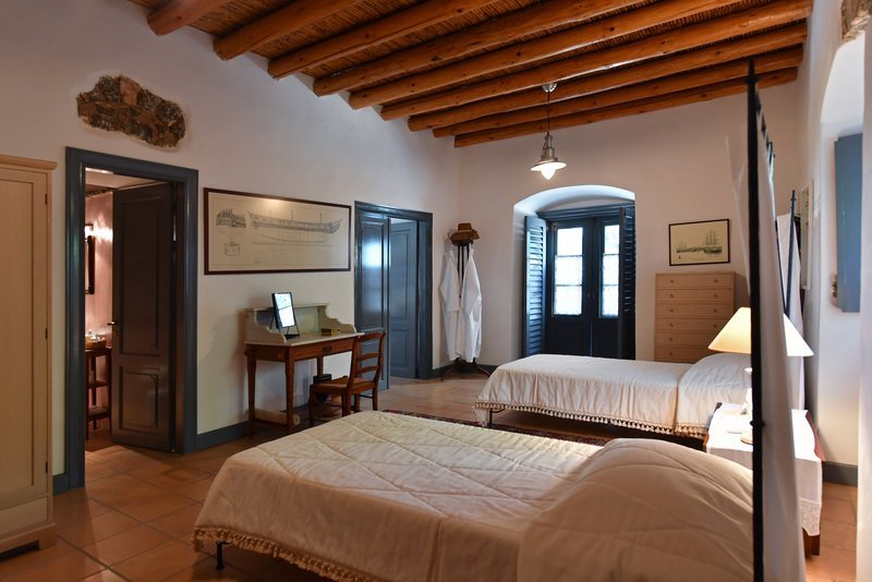 Grande Dame: Ενα από τα ωραιότερα σπίτια της Ελλάδας, η συγκλονιστική κατοικία του Μιαούλη στην Υδρα, πωλείται για 4,5 εκατ. ευρώ [εικόνες] | iefimerida.gr 19