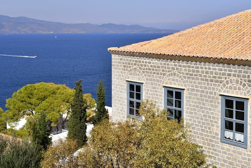 Grande Dame: Ενα από τα ωραιότερα σπίτια της Ελλάδας, η συγκλονιστική κατοικία του Μιαούλη στην Υδρα, πωλείται για 4,5 εκατ. ευρώ [εικόνες] | iefimerida.gr 1