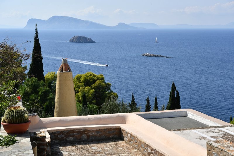 Grande Dame: Ενα από τα ωραιότερα σπίτια της Ελλάδας, η συγκλονιστική κατοικία του Μιαούλη στην Υδρα, πωλείται για 4,5 εκατ. ευρώ [εικόνες] | iefimerida.gr 7