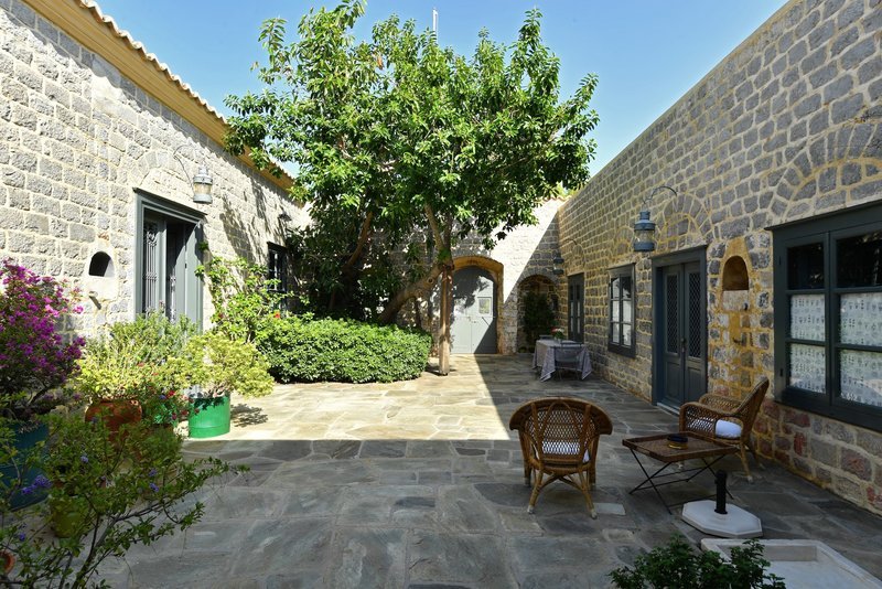 Grande Dame: Ενα από τα ωραιότερα σπίτια της Ελλάδας, η συγκλονιστική κατοικία του Μιαούλη στην Υδρα, πωλείται για 4,5 εκατ. ευρώ [εικόνες] | iefimerida.gr 5