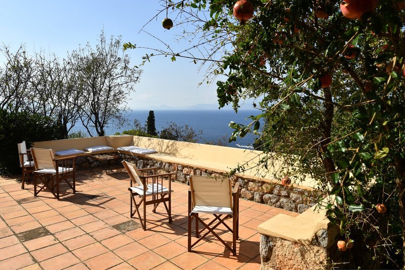 Grande Dame: Ενα από τα ωραιότερα σπίτια της Ελλάδας, η συγκλονιστική κατοικία του Μιαούλη στην Υδρα, πωλείται για 4,5 εκατ. ευρώ [εικόνες] | iefimerida.gr 6