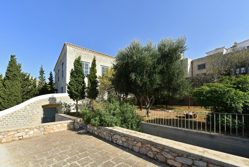 Grande Dame: Ενα από τα ωραιότερα σπίτια της Ελλάδας, η συγκλονιστική κατοικία του Μιαούλη στην Υδρα, πωλείται για 4,5 εκατ. ευρώ [εικόνες] | iefimerida.gr 3