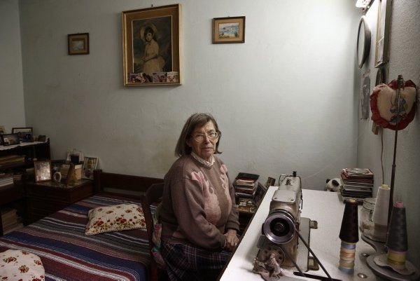 Το οδοιπορικό του Reuters στις προσφυγικές πολυκατοικίες της Αλεξάνδρας -Πλέον φιλοξενούν τα θύματα της κρίσης [εικόνες] | iefimerida.gr 5