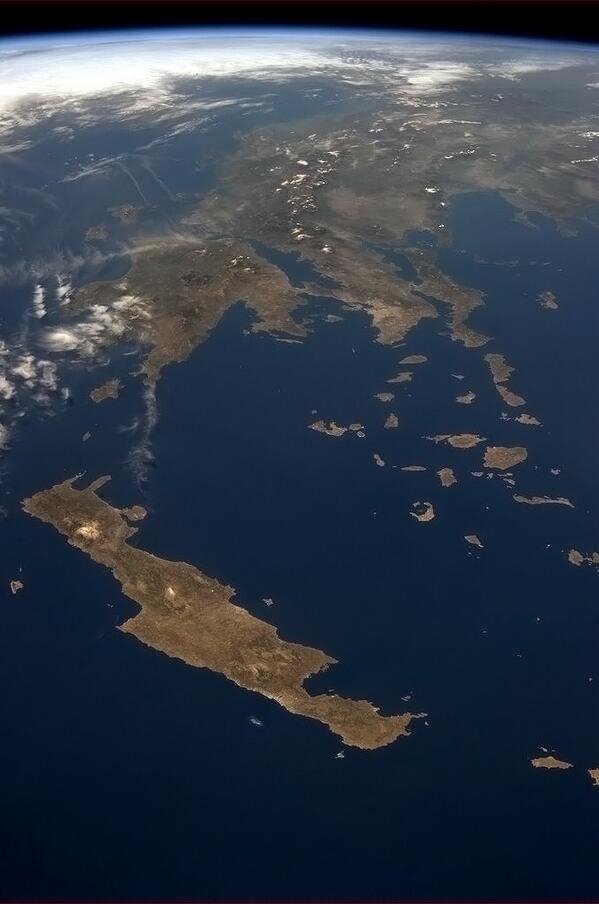 Κρις Χάντφιλντ: Ο σταρ του διαστήματος που τραγουδά Ντέιβιντ Μπόουι και ανεβάζει φωτογραφίες στο twitter [εικόνες, βίντεο] | iefimerida.gr 2