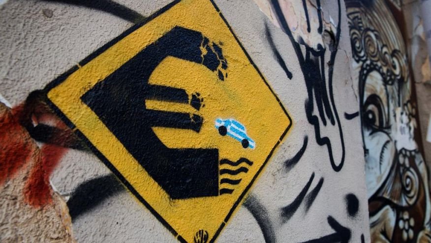 Το Associated Press τριγυρνά στα Εξάρχεια και ερμηνεύει τα γκράφιτι της κρίσης [εικόνες] | iefimerida.gr 1