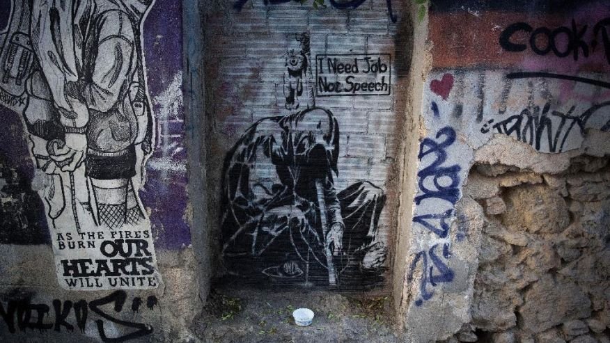 Το Associated Press τριγυρνά στα Εξάρχεια και ερμηνεύει τα γκράφιτι της κρίσης [εικόνες] | iefimerida.gr 3