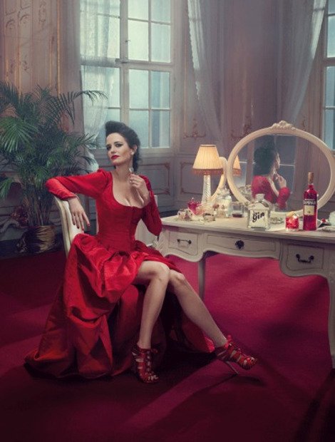 Η μεθυστική γοητεία της Εύα Γκριν -«Φωτιά» η ηθοποιός στο ημερολόγιο του Campari [εικόνες]  | iefimerida.gr 11